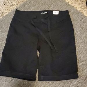 Black,mid rise shorts,SIZE 7-9